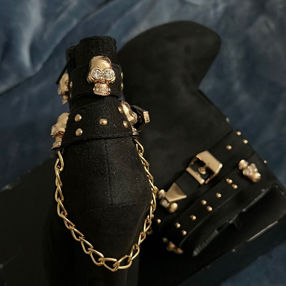 Black Skull Heels - Picture 3 of 6